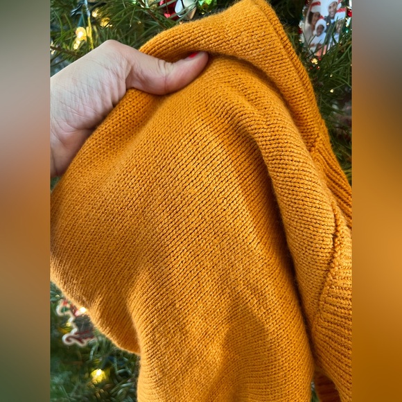 Sweaters - Cozy Mustard Sweater Forever 21 US small
